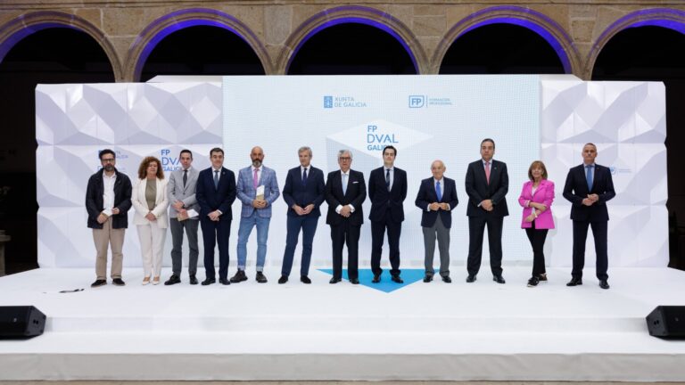 Xunta y empresas sellan el acuerdo para potenciar la FP Dual: «Si no hay oficios es un país sin futuro»