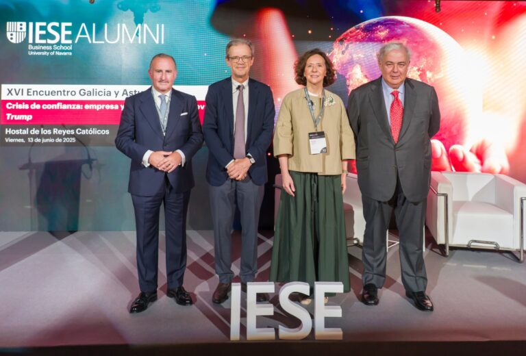 El presidente de Ecoener pide, ante 200 directivos y profesionales de Alumni IESE, «transformar en positivo» el mundo