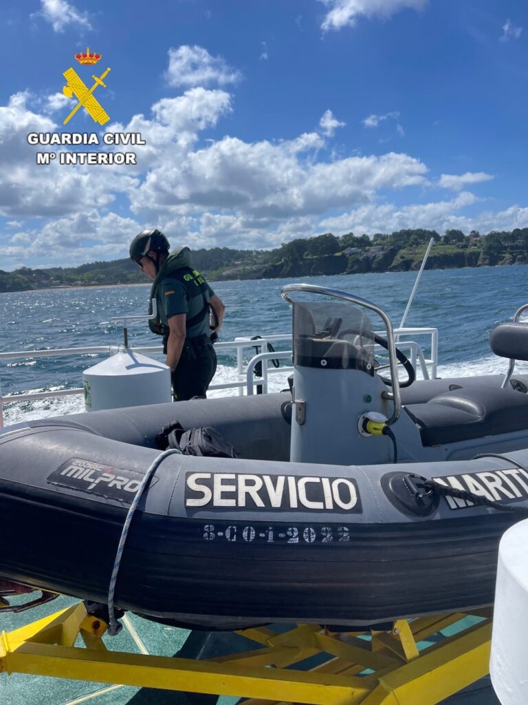 La Guardia Civil intensifica los controles de embarcaciones y motos náuticas en el litoral gallego