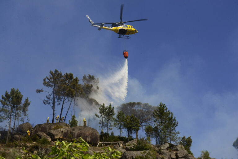 Controlado un incendio en el barrio de Covadonga, en Ourense