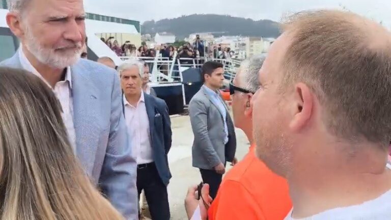El comité de Alcoa pide a los reyes que visiten la fábrica de San Cibrao para impulsar la búsqueda de soluciones