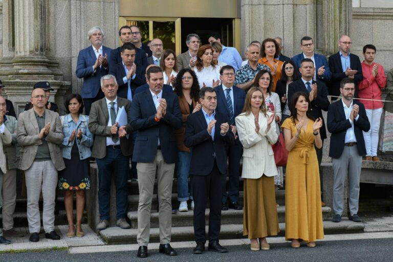El Parlamento gallego y sedes de la Xunta acogen actos de condena por el crimen machista de A Coruña