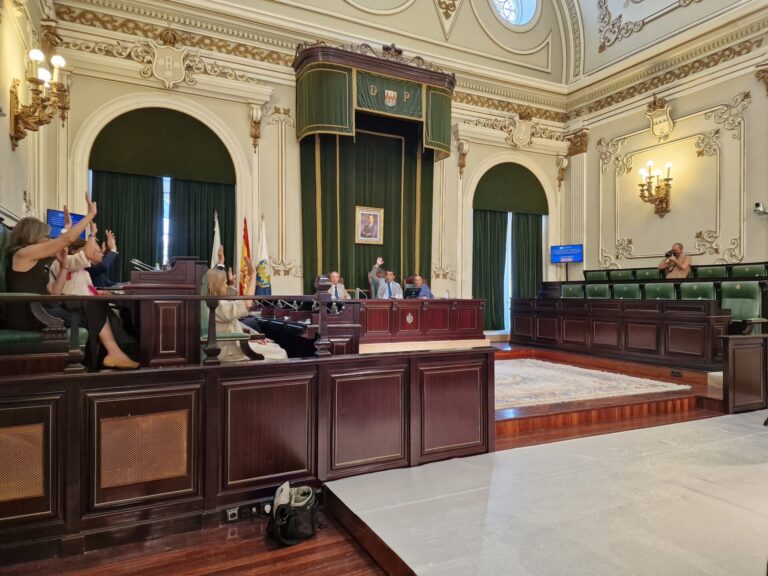 PP aprueba en la Diputación de Pontevedra su moción para rechazar la «corrupción instalada del PSOE» y pedir elecciones