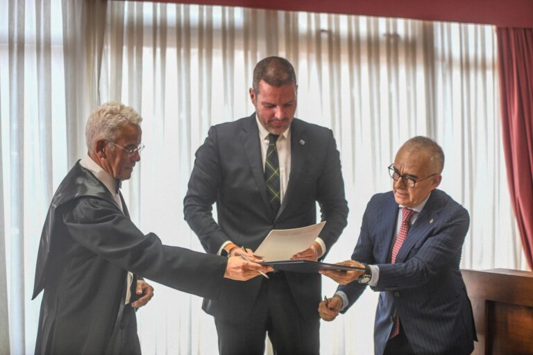 La Xunta firma un protocolo de colaboración para impulsar el uso del gallego en el ámbito notarial