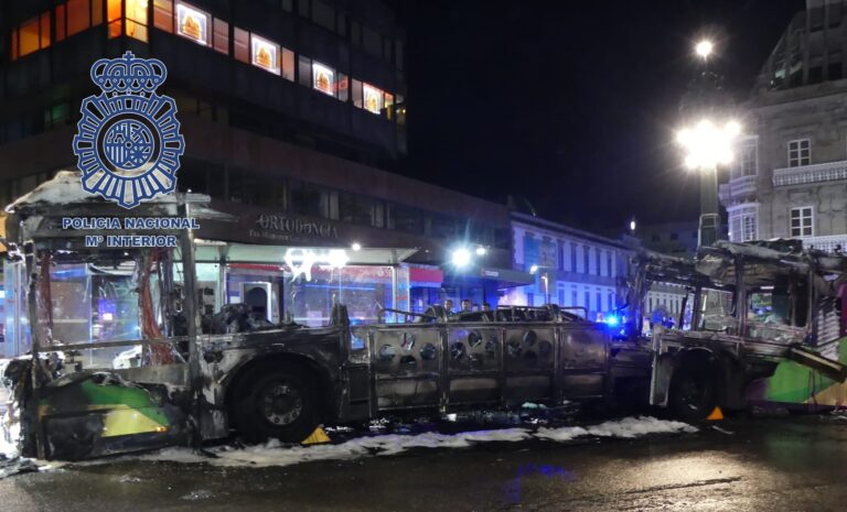 Piden 30 años de cárcel para la pareja acusada de quemar dos autobuses de Vitrasa en Vigo