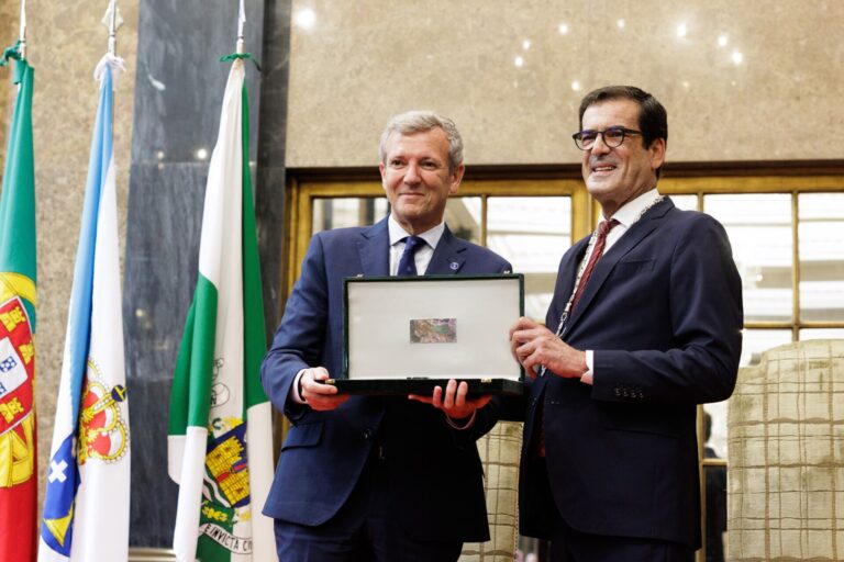 Rueda recibe las llaves de la ciudad de Oporto, donde apuesta por un «futuro común» con cooperación transfronteriza
