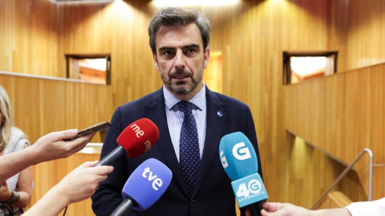 La Xunta reprocha al Gobierno «falta de lealtad» por fijar la inauguración de la Intermodal de Santiago sin ella