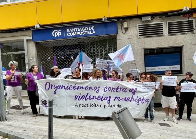 Feministas protestan ante las sedes del PPdeG para exigir la dimisión de Rueda y Fabiola García por el caso Villares