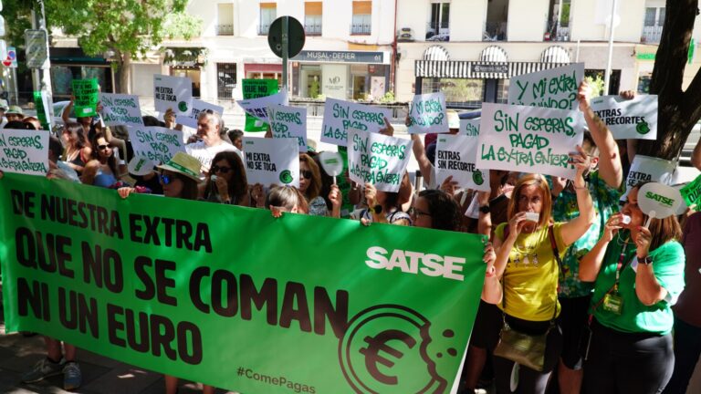 Enfermeros y Fisioterapeutas «harán lo que haga falta» para terminar con el recorte salarial en sus pagas extra