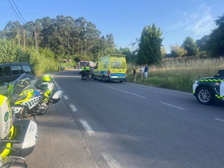 Herida una persona tras una salida de vía en Boiro (A Coruña)