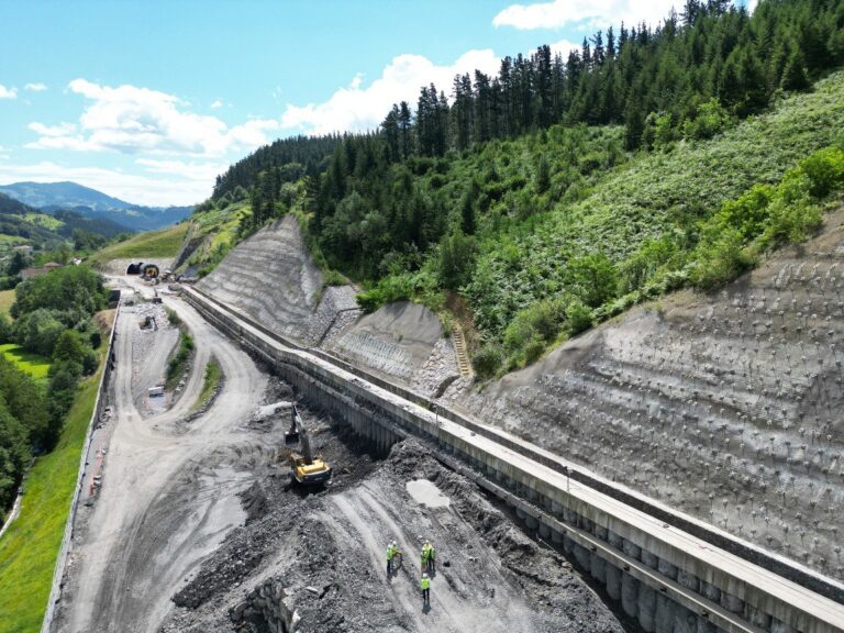 El Gobierno lleva licitados hasta junio 1.789 millones en el Corredor Atlántico, más que en todo 2024