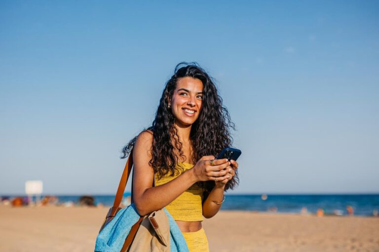 Telefónica refuerza su 5G en casi 500 municipios con alta afluencia de visitantes en verano, incluida Galicia