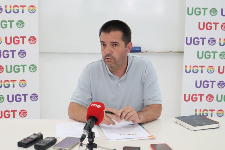 Rural.- Unións Agrarias alerta de una reducción en la producción de leche y reclama una subida de los precios