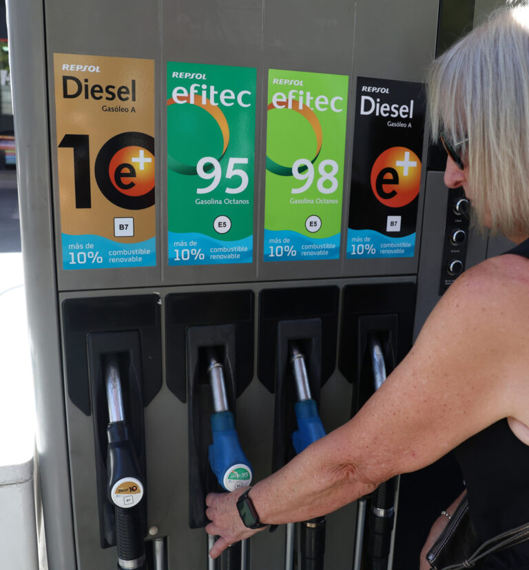 Los precios de la gasolina y el diésel suben casi un 2% al arranque de la primera operación salida del verano