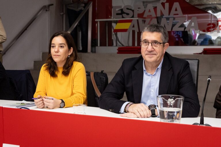 Los socialistas coruñeses trasladan el respaldo a Sánchez aunque abogan por «regenerar» el partido