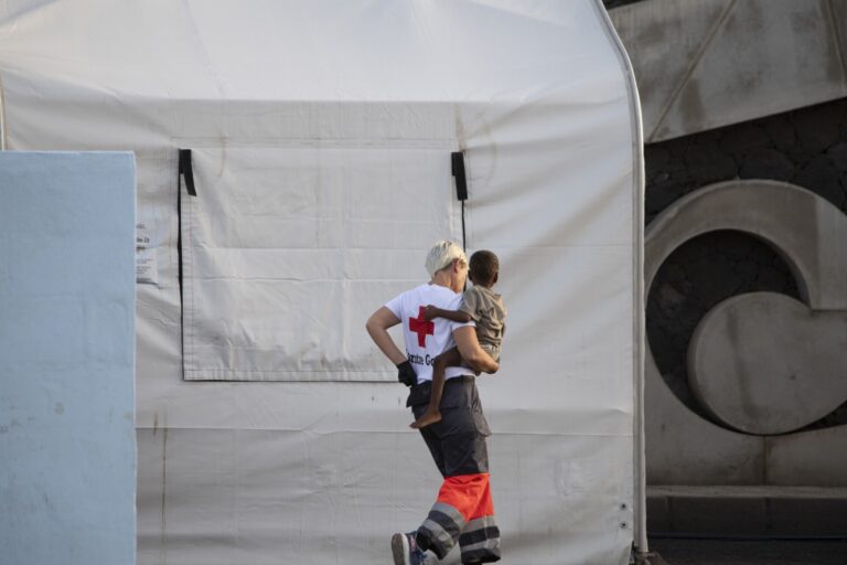 Galicia tendrá que acoger a 317 menores migrantes, mientras que Cataluña y Euskadi se quedan fuera de los traslados