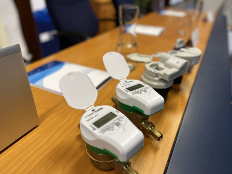 Diputación de Ourense avanza en la digitalización de la gestión del agua con la instalación de contadores inteligentes