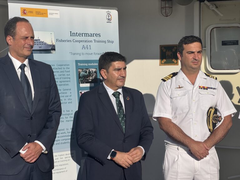 Un curso en el Buque Escuela ‘Intermares’ aborda en Vigo el control para una gestión pesquera «justa»