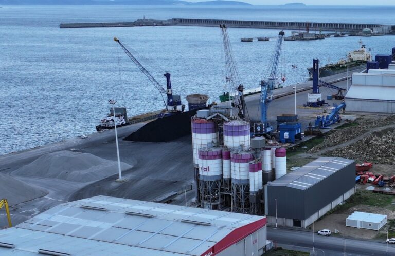 Cementos Carral amplía su concesión en el puerto exterior de A Coruña con la construcción de cuatro nuevos silos