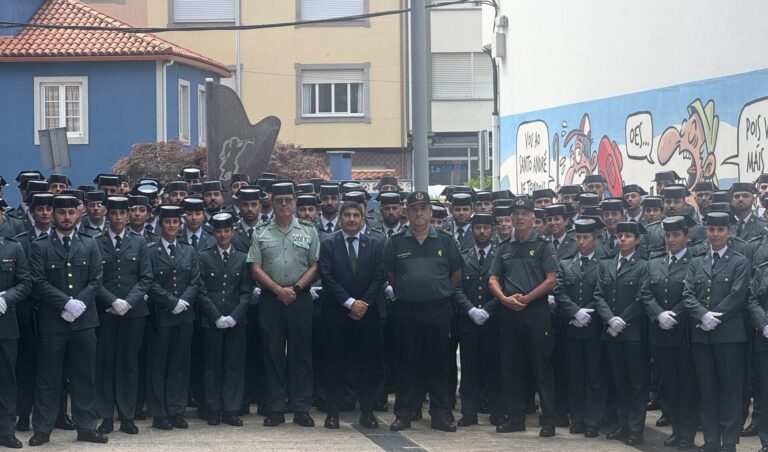 Pedro Blanco da la bienvenida en Cedeira (A Coruña) a 114 agentes en prácticas con los que contará la Guardia Civil