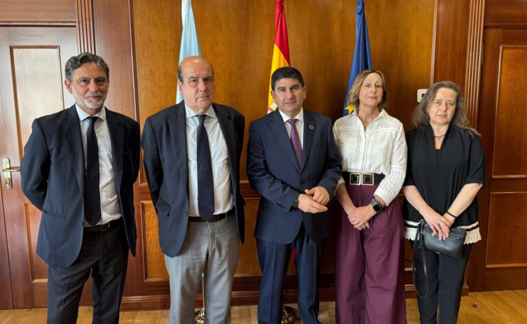 Abogados de A Coruña trasladan en una reunión sus propuestas al delegado del Gobierno