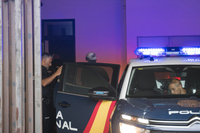Llegan a los juzgados cuatro de los nuevos detenidos por la reyerta de Ribeira en la que murió un hombre