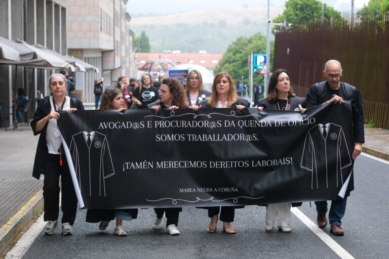 Profesionales del Turno de Oficio ‘peregrinan’ en Santiago para denunciar «abandono» institucional: «No somos esclavos»