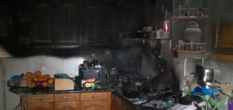 Arde una cocina en una vivienda de Carballo (A Coruña)