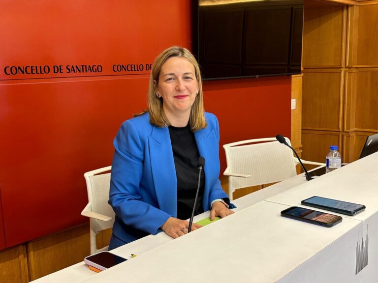 El gobierno local de Santiago acusa al PPdeG de «utilizar las Medallas de Galicia» para «blanquear la monarquía»