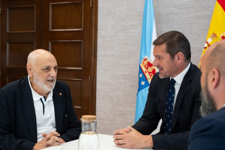 El conselleiro de Cultura se reúne con el director de Icomos en España para abordar temas de relevancia en patrimonio