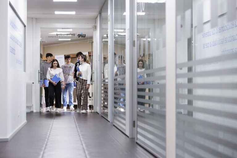 La universidad de Abanca recibe de la Acsug la certificación de su sistema interno de garantía de calidad