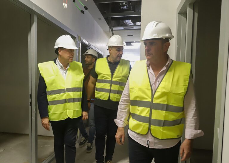 Xunta lamenta la «decisión unilateral» de la UDC sobre Medicina y pide avanzar en la «descentralización» de la docencia