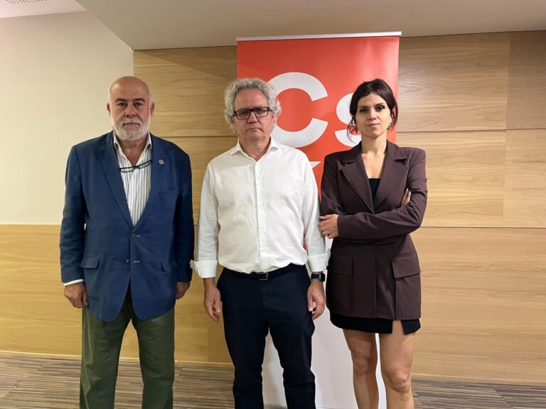 Ciudadanos asegura en Galicia su aspiración a ser la «piedra inicial» de una nueva «alternativa al bipartidismo» estatal