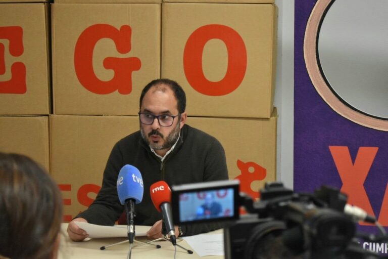 A Mesa pola Normalización acusa a Rueda de ser «el único presidente del mundo que renuncia a su lengua»
