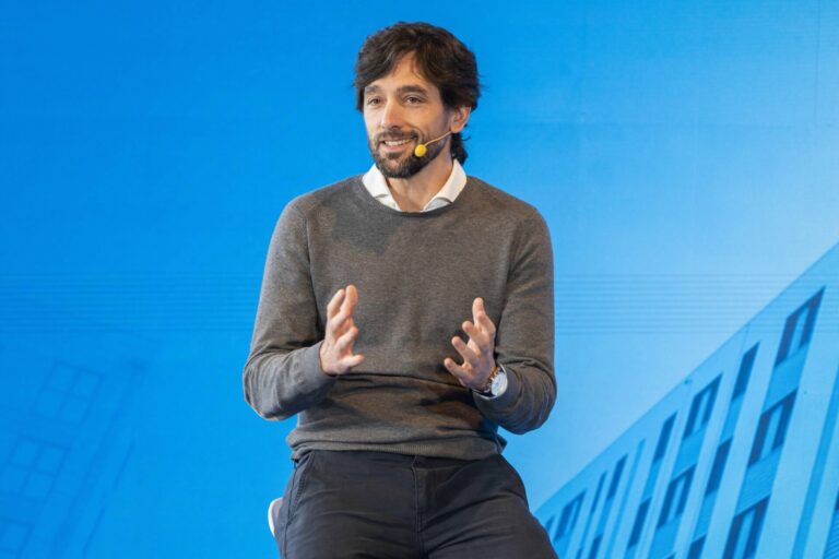 El eurodiputado del PP Adrián Vázquez acusa al BNG de ser «autor intelectual del enfoque presupuestario» de la Comisión
