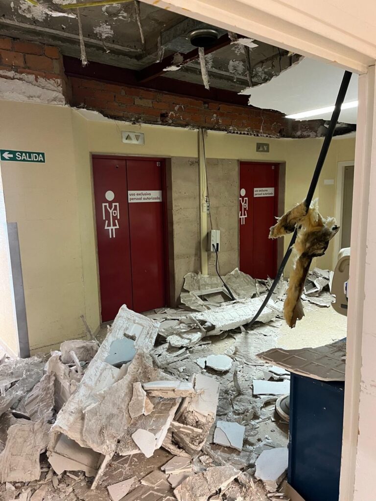 Registrado un nuevo desprendimiento de un falso techo en el Hospital Materno Infantil de Ourense