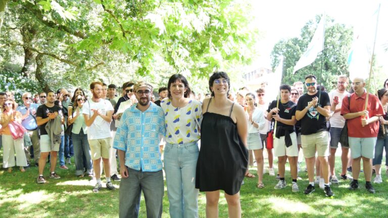 Pontón apela a la «rebeldía» y al «inconformismo» de la juventud para lograr una Galicia «en la que tengan futuro»