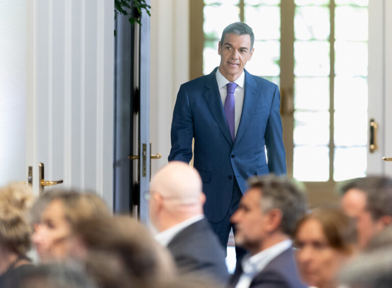 El Gobierno aprobará mañana ampliar el permiso por nacimiento a 17 semanas y retribuir parte del permiso por cuidado