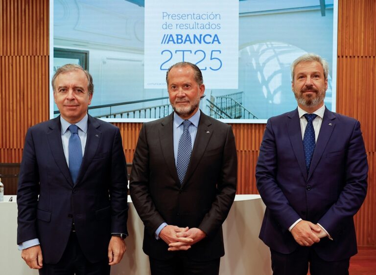 Escotet (Abanca) valora la «buena noticia» del acuerdo arancelario de UE y EE.UU. por aportar «certidumbre»
