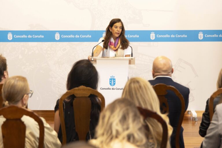 La alcaldesa de A Coruña celebra la declaración de zona de vivienda tensionada y pide a la Xunta «lealtad institucional»