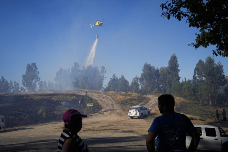 Estabilizado el incendio forestal de Salvaterra (Pontevedra) que calcina 30 hectáreas
