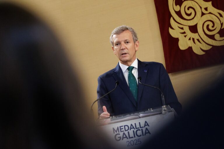 Rueda recalca la voluntad de la Xunta de avanzar en «descentralizar» el Grado en Medicina: «Es por donde hay que ir»