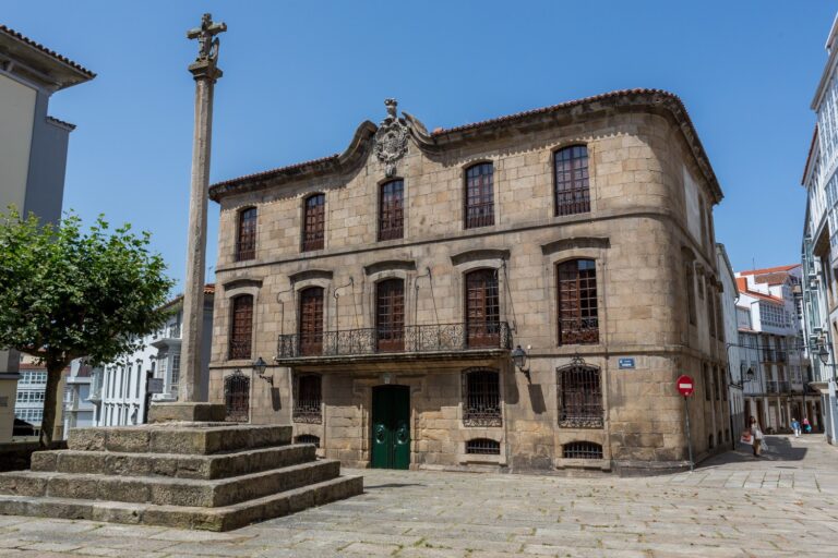 Los Franco habilitan las visitas a la Casa Cornide en A Coruña tras ser multados por incumplir con esta obligación
