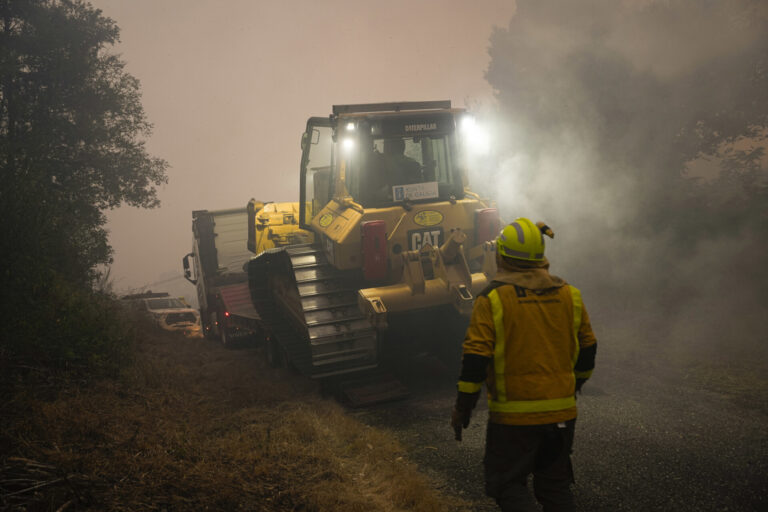 Rural.- El avance del incendio de A Cañiza (Pontevedra) se ralentiza y esperan poder contenerlo «en las próximas horas»