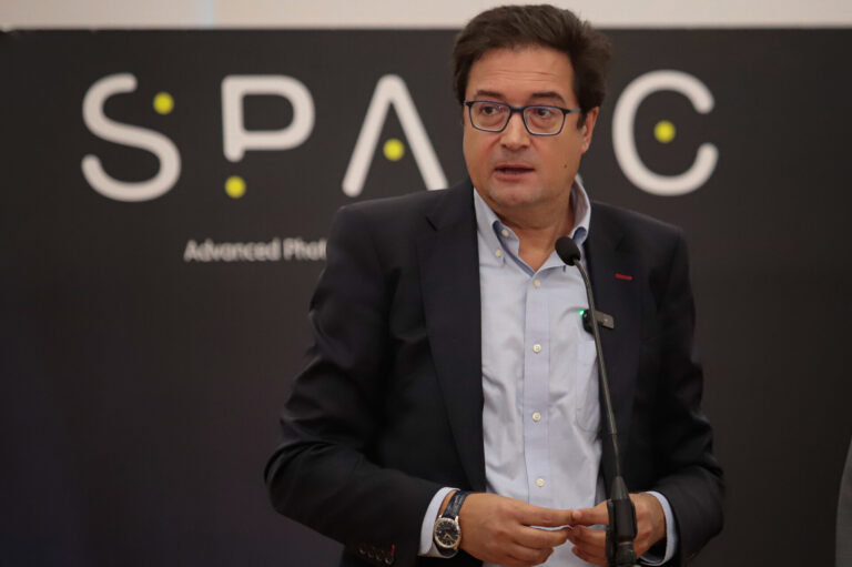 Óscar López carga contra Feijóo e ironiza: «Le deseo buenas vacaciones; espero que este año no se vaya con el narco»