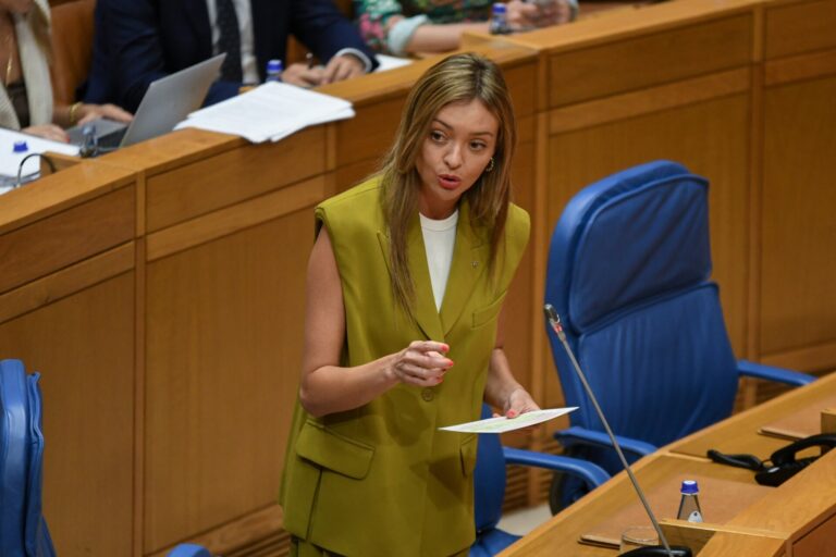 Fabiola García defiende la «intachable y dilatada» experiencia del director de la Xunta contra la violencia machista