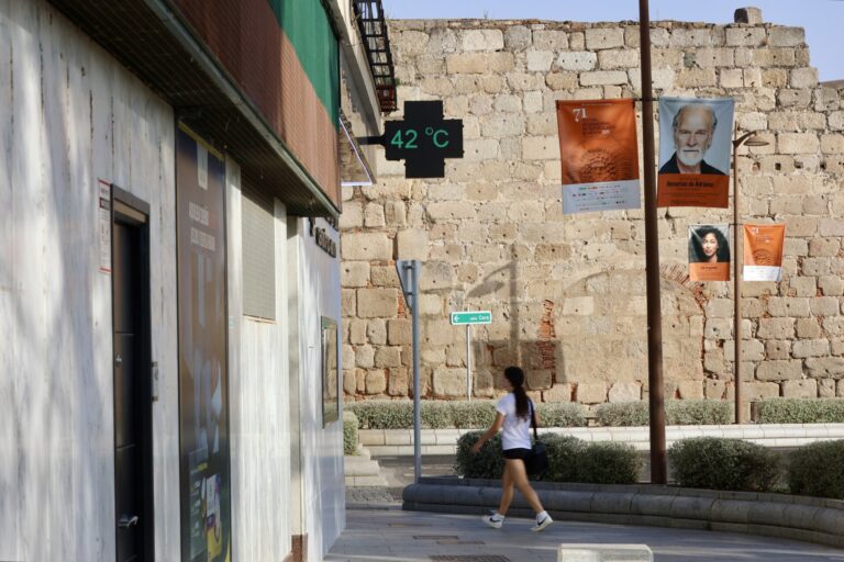 Un total de 37 provincias estarán hoy en aviso por calor, diez con riesgo naranja, como Ourense