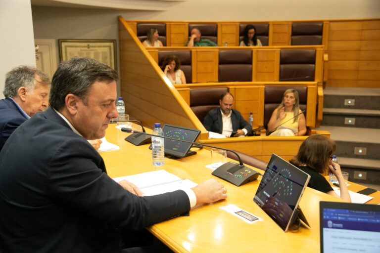 La Diputación de A Coruña aprueba una nueva ordenanza de subvenciones para simplificar la normativa