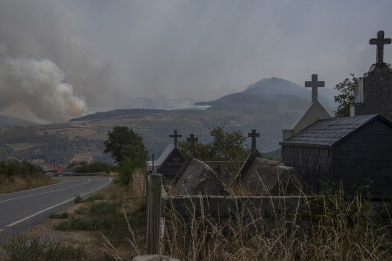 Rural.- La Xunta admite una «preocupante» ola de fuegos, con hasta 50 al día, por «una altísima actividad incendiaria»