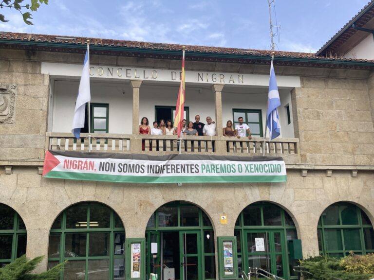 El Ayuntamiento de Nigrán instala una gran pancarta en su fachada contra la «barbarie» y el «genocidio» en Palestina